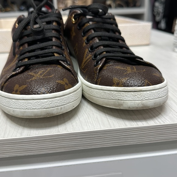 Authentic Louis Vuitton frontrow sneakers - Picture 9 of 10